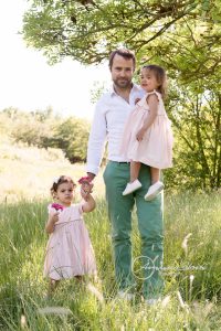 outdoor family session in West London, father and toddlers