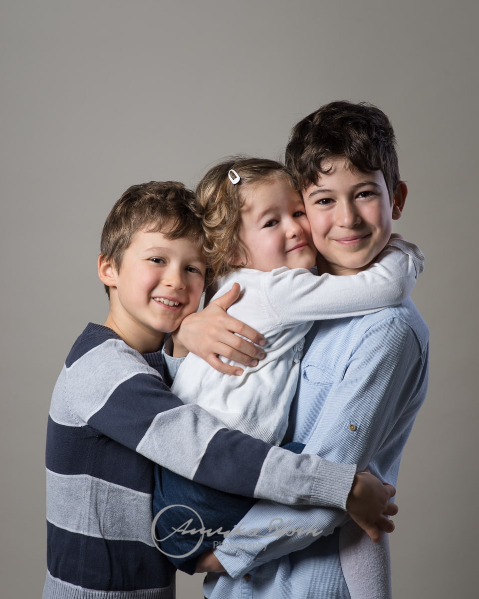 Sibling photo session in Maida Vale, West London. Mini session Annika Bloch PHotography